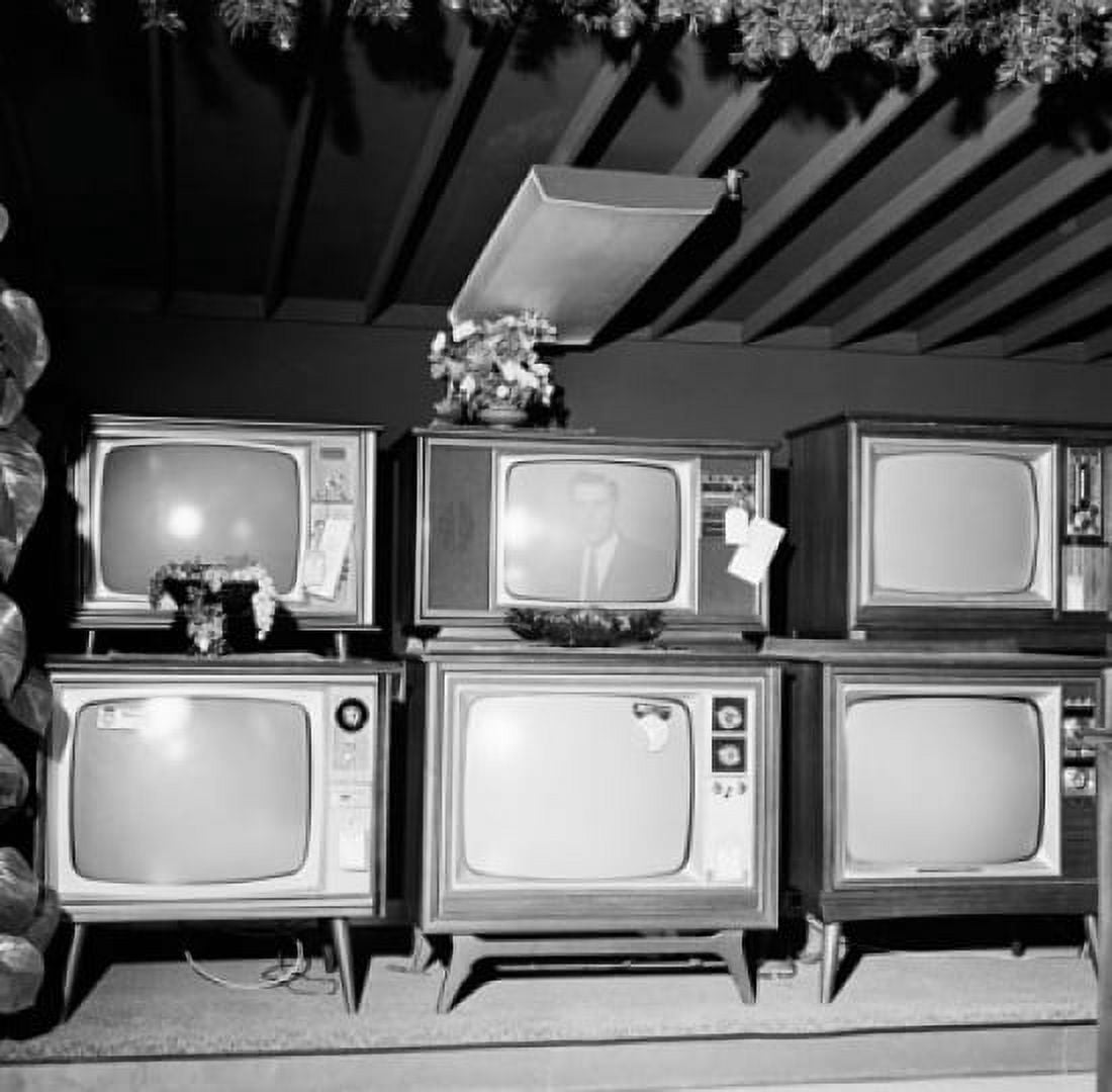 Old fashioned television sets Canvas Art - (18 x 24)