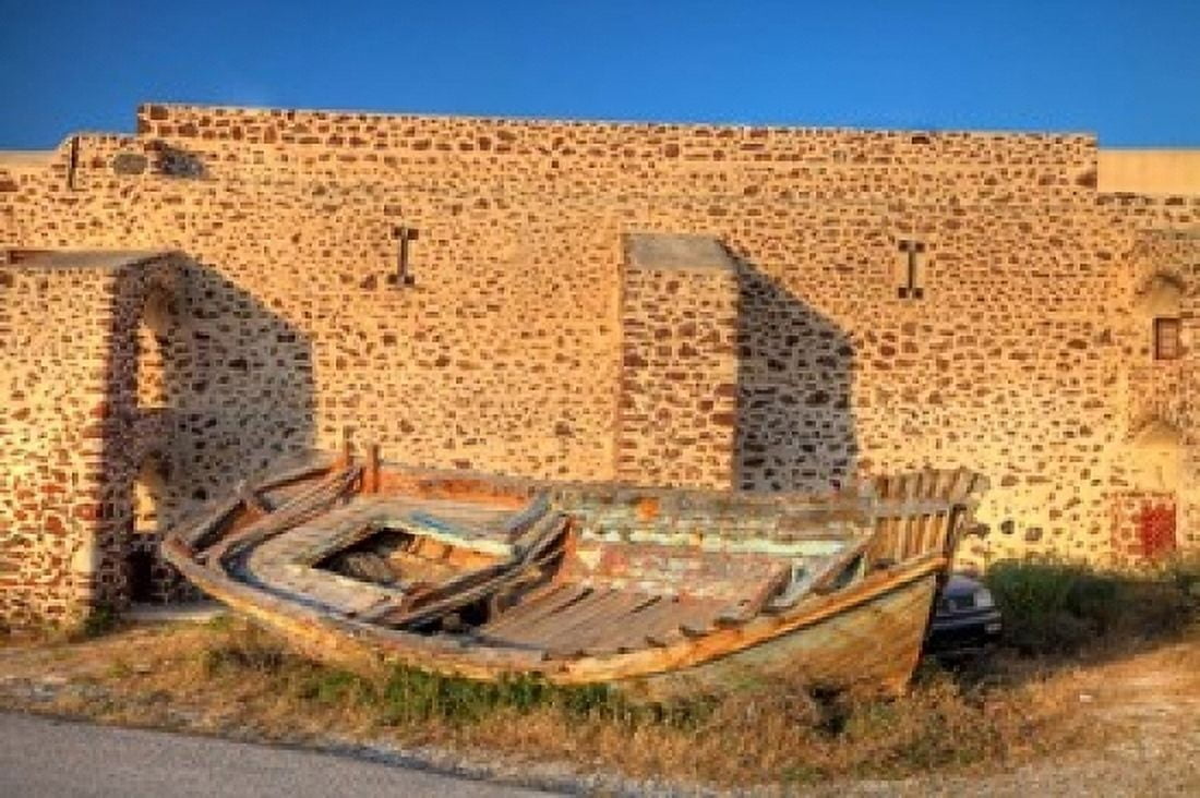 Old fishing boat on dry land Oia Santorini Greece Canvas Art - Darrell Gulin DanitaDelimont (17 x 11)