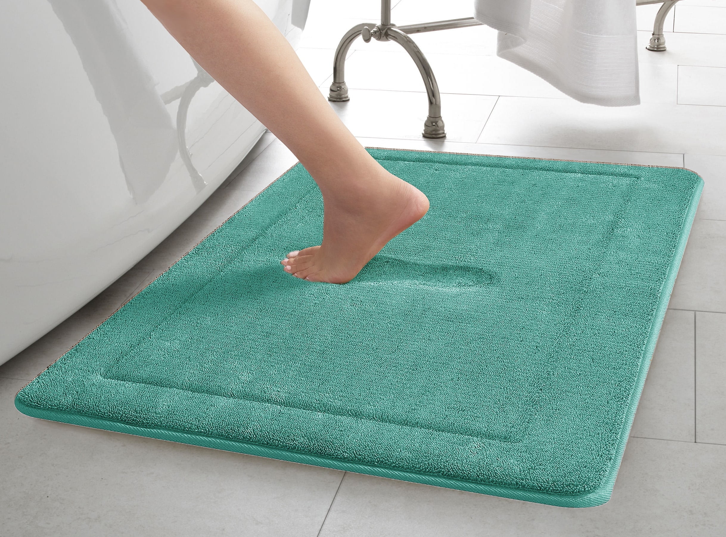 Oliver Brown Solid Print Traditional Bath Rugs, Blue, 17" x 24"