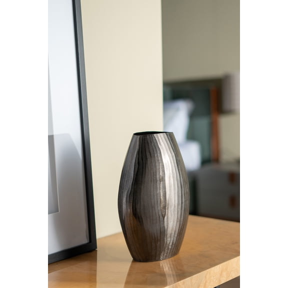 Olurrisa Aluminum Layered Chisel Oval Vase  12" Smoke Chisel Finish, Silver Metallic Vase for Entryway or Dining Table Centerpiece