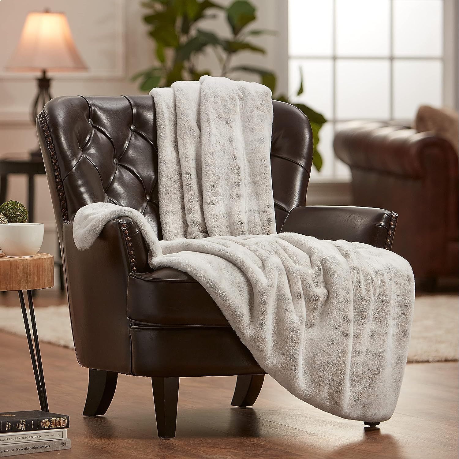 Omsix Premium Faux Fur Ombre Throw Blanket - Super Soft, Lightweight Minky Blanket with Fuzzy Side - 50" x 65” - Snow Leopard