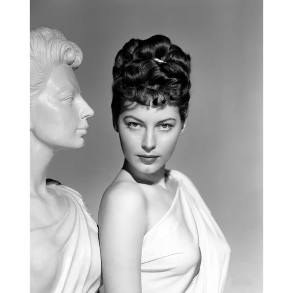 One Touch Of Venus Ava Gardner Portrait With Greek Statue 1948 Photo Print (8 x 10)