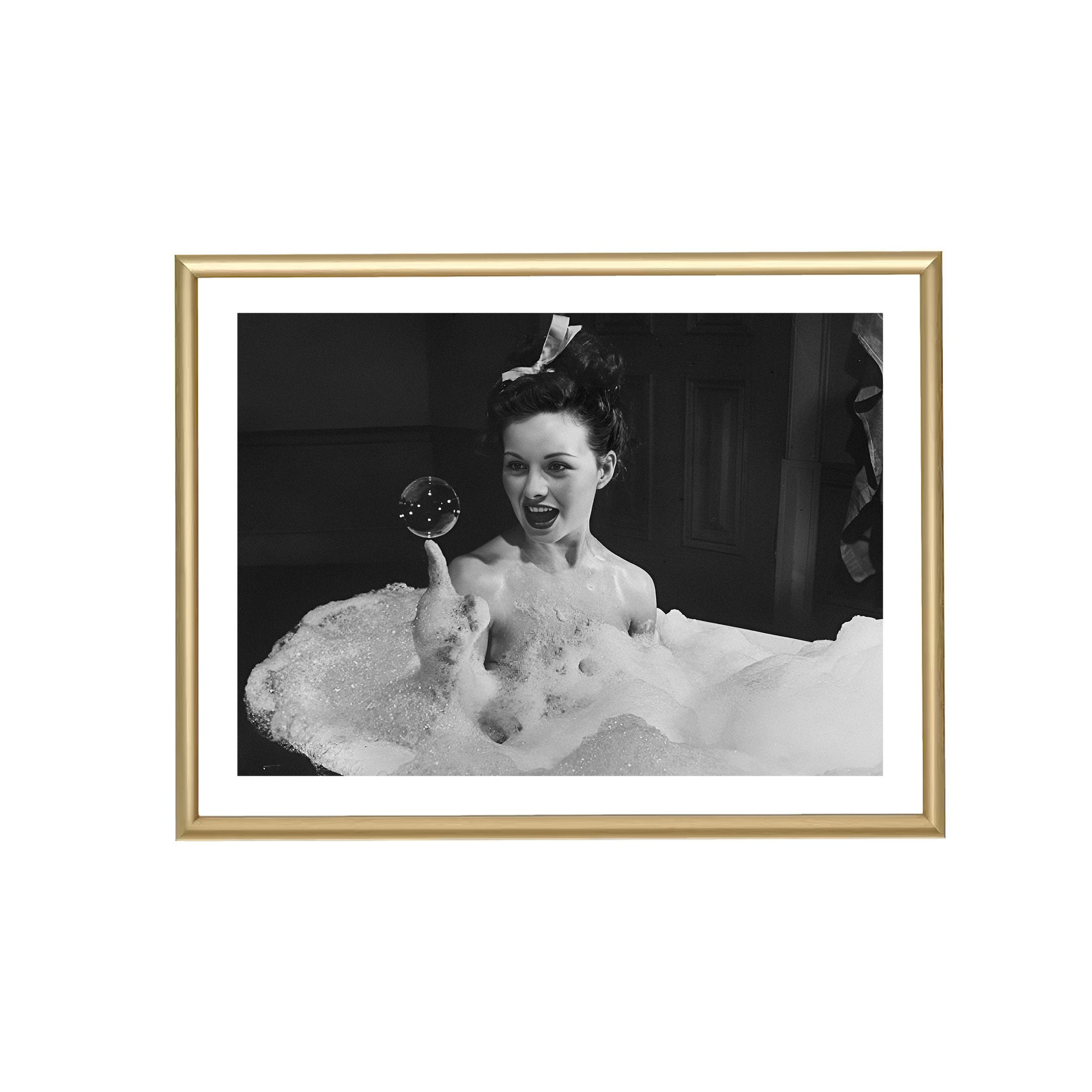 Onimhouse Poster Jeanne Crain, Bathtub, Bathroom Wall Art, Black And ...