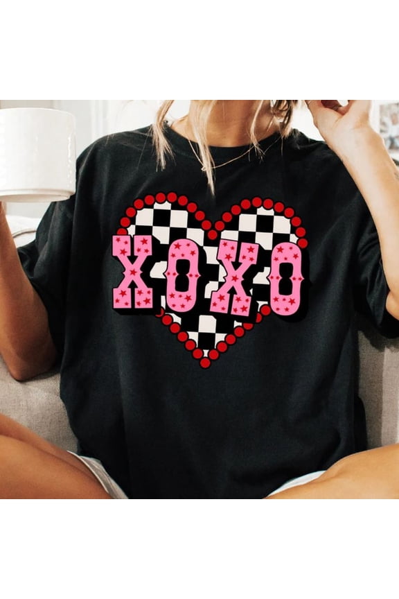 Online Exclus _ XOXO Heart on Checkered Background Graphic T1EE in Black - S