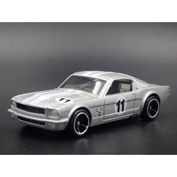 Open Box 1965 65 FORD MUSTANG FASTBACK 2+2 RARE 1:64 SCALE DIORAMA DIECAST MODEL CAR