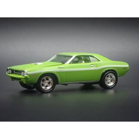 Open Box 1970 70 DODGE CHALLENGER GREEN 1/64 SCALE DIORAMA DIECAST MODEL CAR