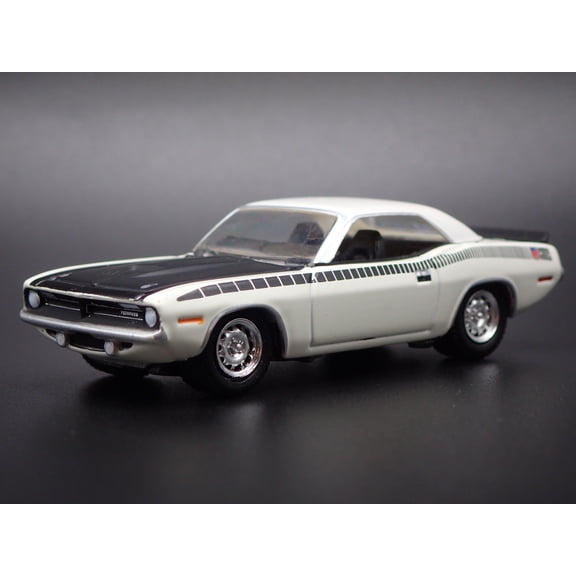 Open Box 1970 70 PLYMOUTH AAR CUDA WHITE 1:64 SCALE COLLECTIBLE DIORAMA DIECAST MODEL CAR