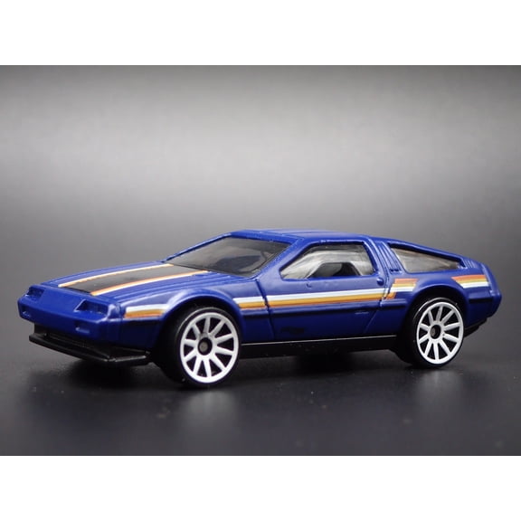 Open Box 1981-1983 DMC DELOREAN BLUE 1:64 SCALE COLLECTIBLE DIORAMA DIECAST MODEL CAR