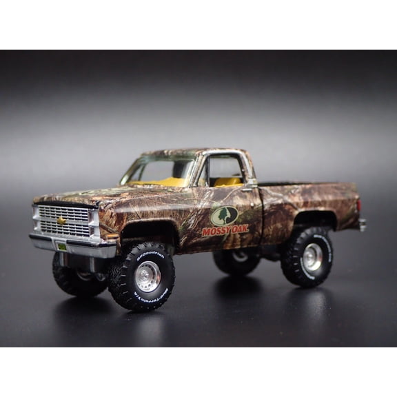 Open Box 1983 83 CHEVY CHEVROLET SILVERADO SQUARE BODY TRUCK 1/64 SCALE DIECAST MODEL CAR