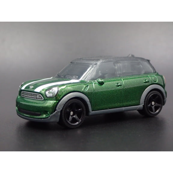 Open Box 2010-2016 MINI COOPER COUNTRYMAN GREEN 1:64 SCALE DIORAMA DIECAST MODEL CAR