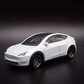 Open Box 2020-2025 TESLA MODEL Y SUV 1:64 SCALE COLLECTIBLE DIORAMA DIECAST MODEL CAR