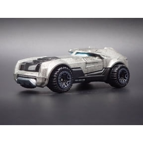 Open Box ARMORED BATMAN DC COMICS CHARACTER CARS 1:64 SCALE DIORAMA DIECAST MODEL CAR