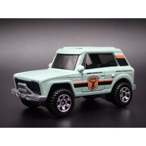 Open Box INTERNATIONAL SCOUT W HITCH NATIONAL PARK RANGER 1:64 SCALE DIECAST MODEL CAR