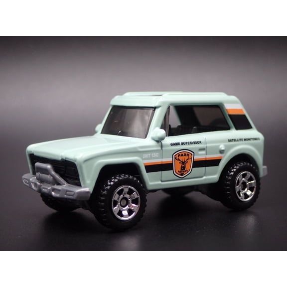 Open Box INTERNATIONAL SCOUT W HITCH NATIONAL PARK RANGER 1:64 SCALE DIECAST MODEL CAR