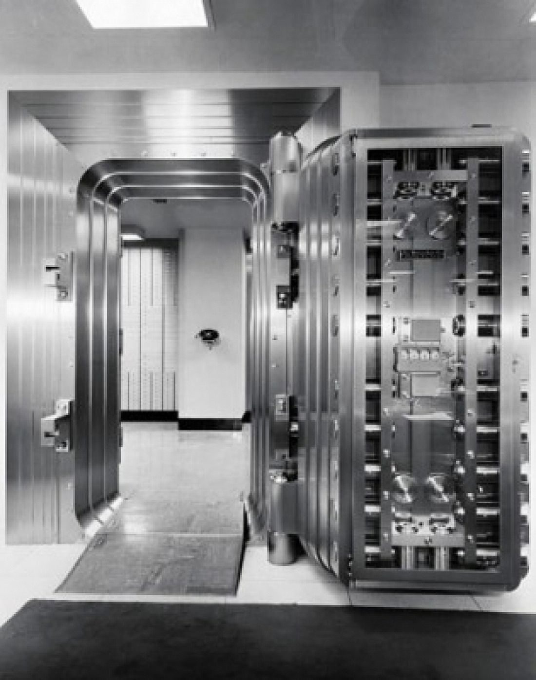 Open door of bank vault Canvas Art - (24 x 36)