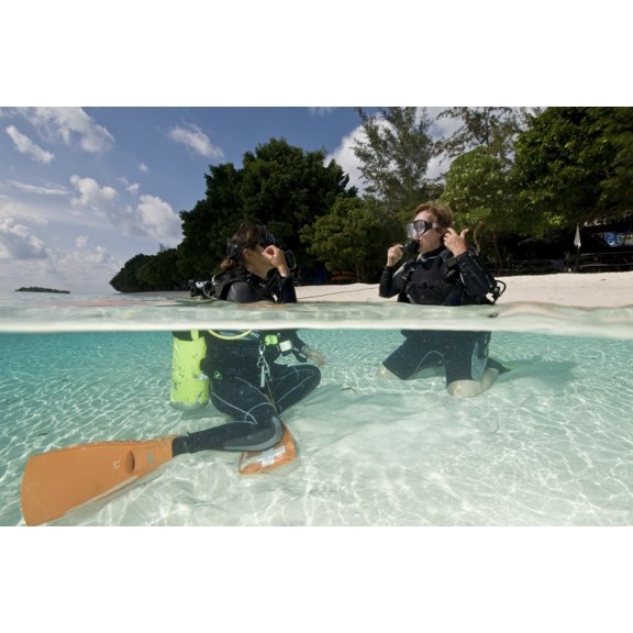 Open water student diver Mataking Sabah Malaysia Canvas Art - Mathieu MeurStocktrek Images (35 x 23)