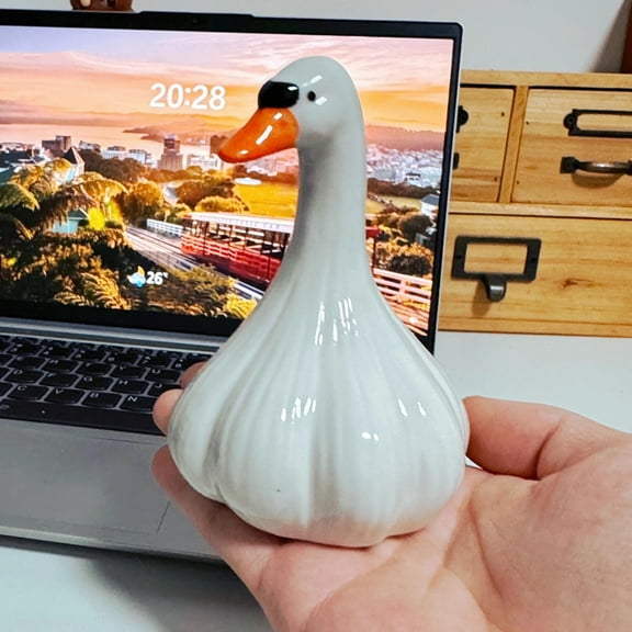 Opvise Multi-Purpose Garlic Duck Resin Figurine - Ugly Cute Desk Decor, Handcrafted Eco-Friendly Home Decoration, Durable Collectible Gift for Office & Shelf Display