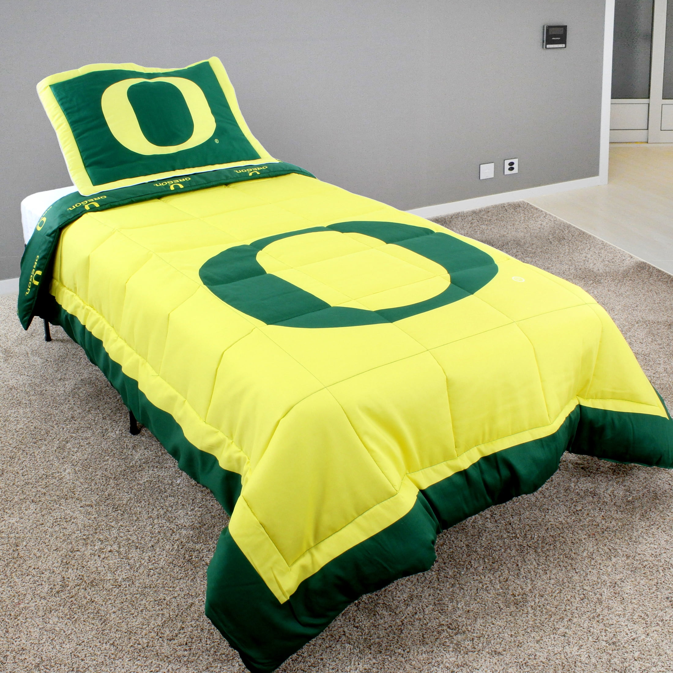Oregon Ducks 3 Pc Reversible Cotton Comforter Set, 1 Comforter, 2 Shams, King