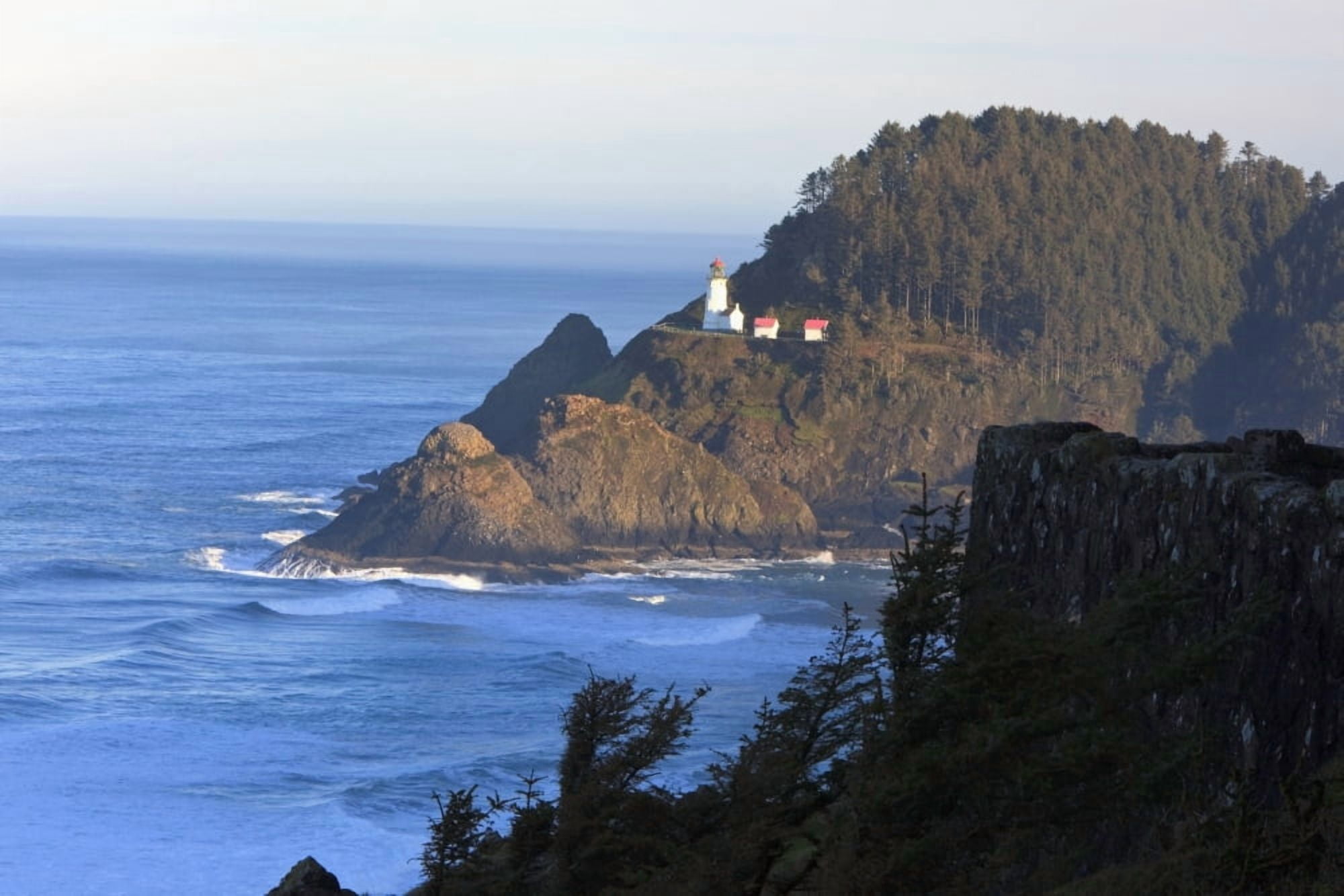 Oregon United States Of America Heceta Head Lighthouse Along The Coast Of The Pacific Ocean Canvas Art - Craig Tuttle Design Pics (19 x 12)