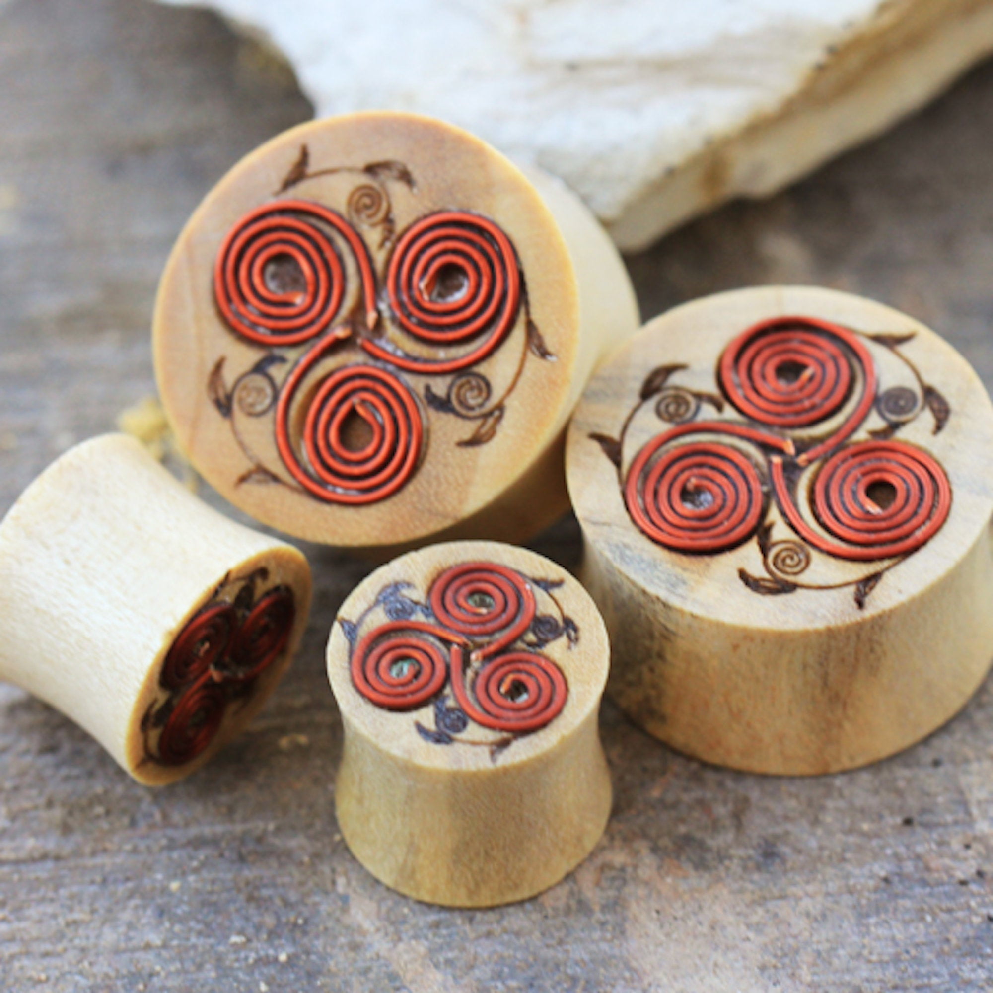 Organic Crocodile Wood Saddle Plug with Trisquel Copper Wire Inlay