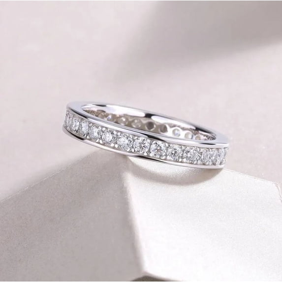 Oryn Jewelry 0.9 Ct Round Cut Moissanite Rings for Gifts - 14K White Gold Plated Bands - Eternity Style Engagement Ring - Anniversary Jewelry Gift for Daily Wear