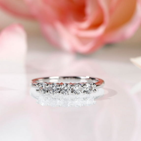Oryn Jewelry 2.5 Ct Round Cut Moissanite Ring - 14K White Gold Plated Anniversary Wedding Ring - Proposal Band for Herfriend - Simple Engagement Ring