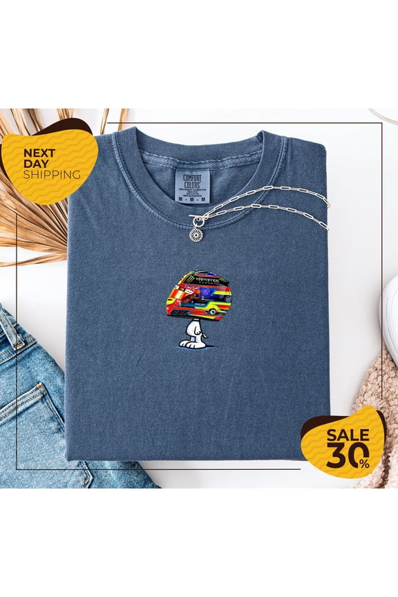Oscar Piastri Racing Helmet Snoopy T-Shirt | Funny F1 Fan Crewneck | Cartoon Racer Top | Motorsport Gift