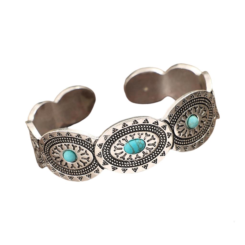 Retro Bohemian Bracelet with Turquoise Stone Embellishment for Stylish Occasions