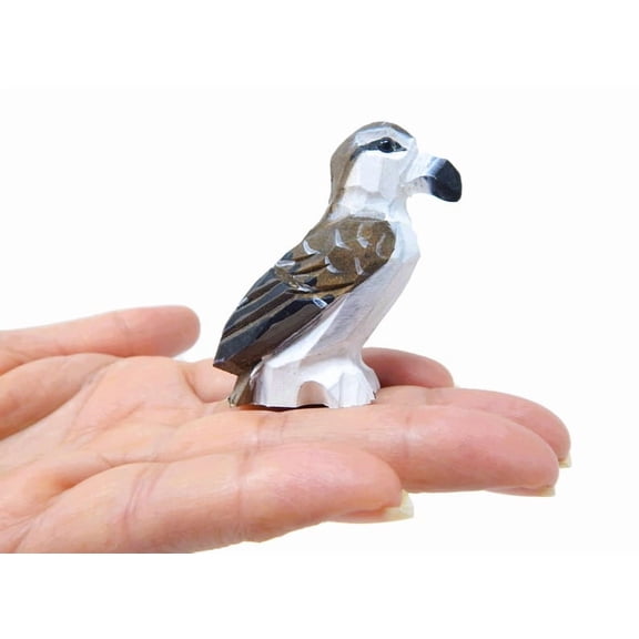 Osprey Bird Figurine Handmade Wood Sea Hawk Bird Statue Sculpture Decor Miniature Art Carve Small Animal