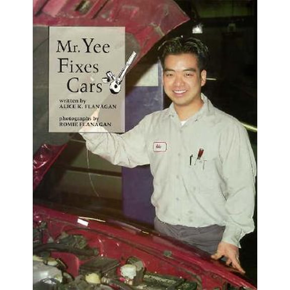 Pre-Owned Our Neighborhood (Childrens Press Paperback): Mr. Yee Fixes Cars (Paperback)