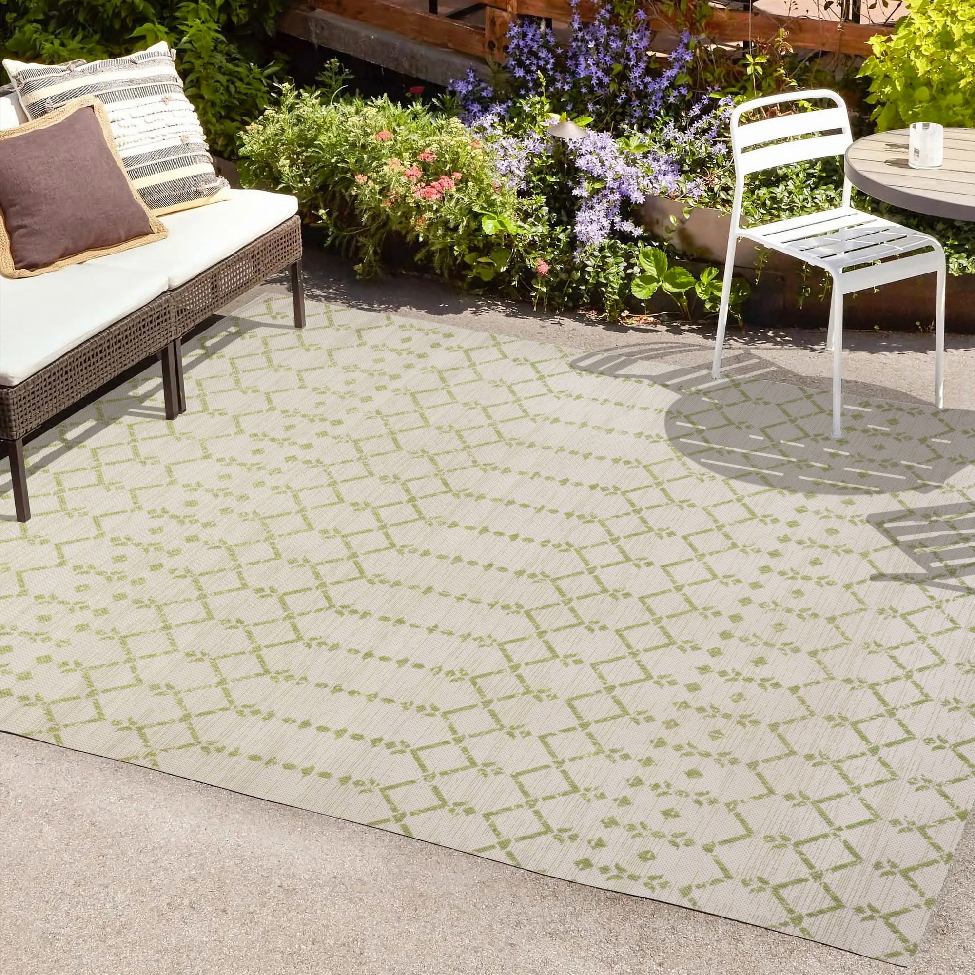 Moroccan-Inspired Geometric Gray Flatweave 3' x 5' Outdoor Rug