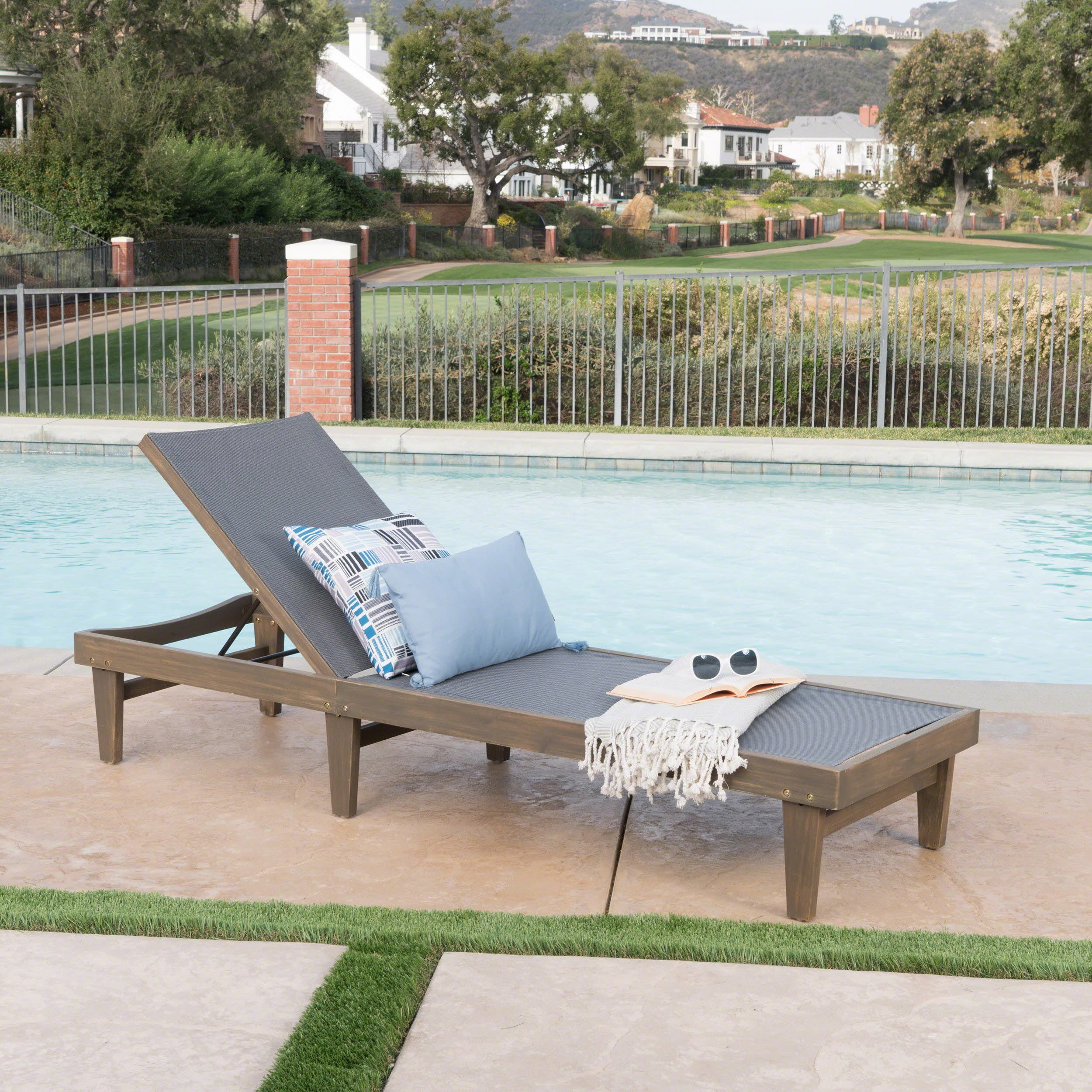 Outdoor Acacia Wood Frame Mesh Chaise Lounge, Poolside Rest Recliner with Dark Grey Mesh Surface
