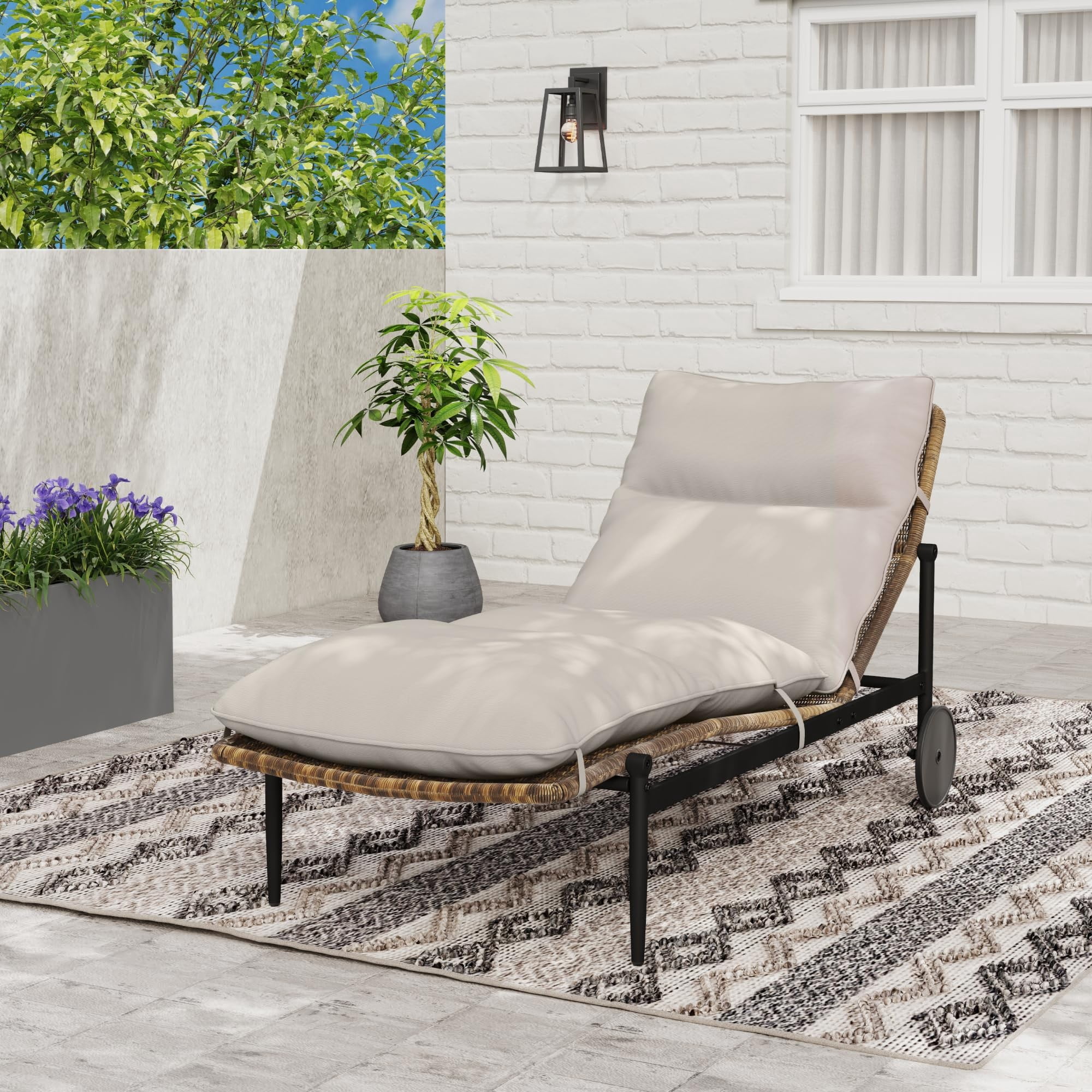 Outdoor Chaise Lounge Chair PE Rattan Wicker Patio Lounger with Cushion Wheels Aluminum Frame Poolside Reclining Chair for Backyard Deck Porch, Beige