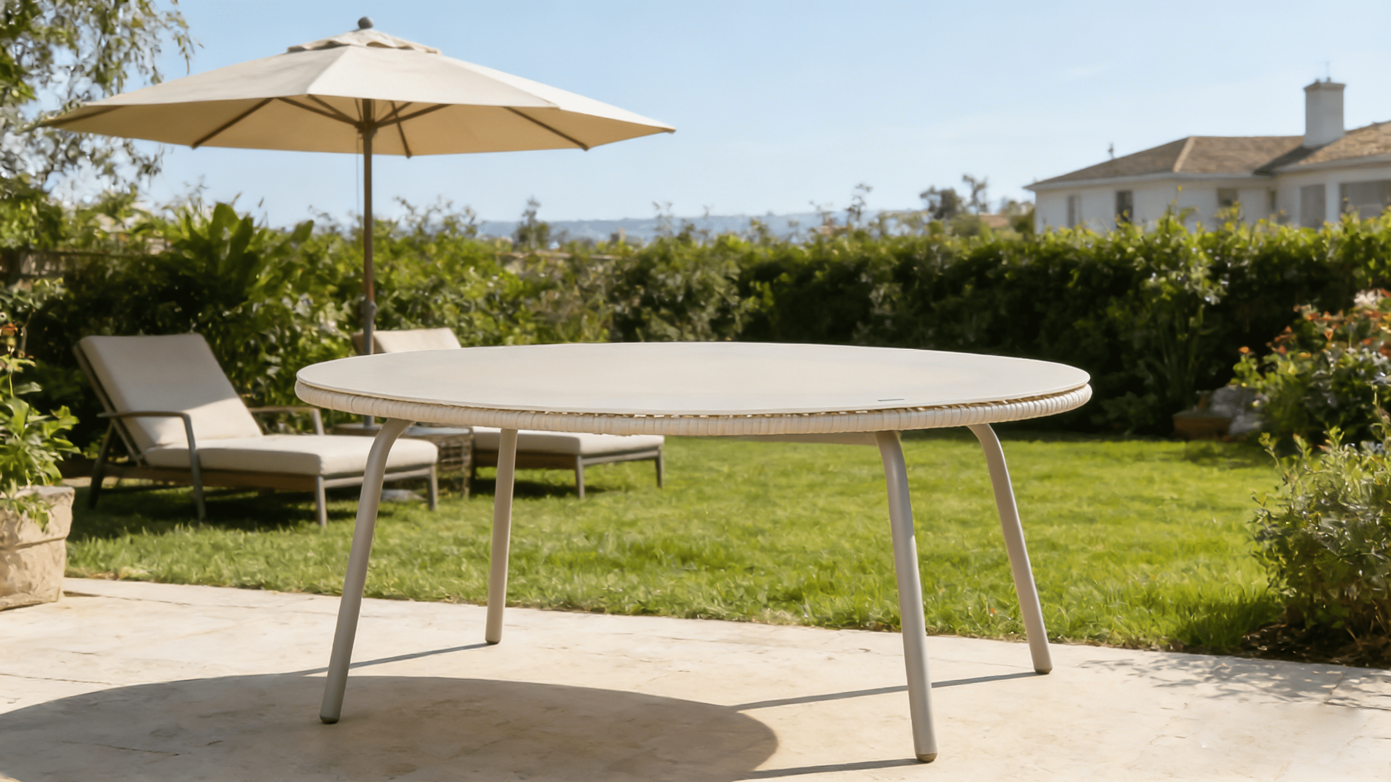 Outdoor Dining Table, Round Rattan Glass Top Table for Garden Patio Backyard, Off White