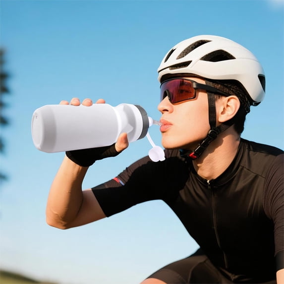 Outdoor Fitness Water Bottle with Lid and Straw, BPA-Free Leak-Proof 610ML Plastic Cup for Bike Riding / Outdoor Sports Activities