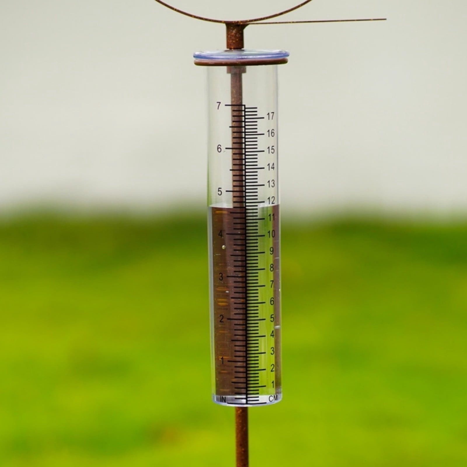 Outdoor Glass Rain Gauge With Metal Stake, Accurate Rainfall Measuring Tool, Weatherproof Decorative Ground Mount Gauge for Yard Garden Lawn Outdoor Landscape Weather Monitoring