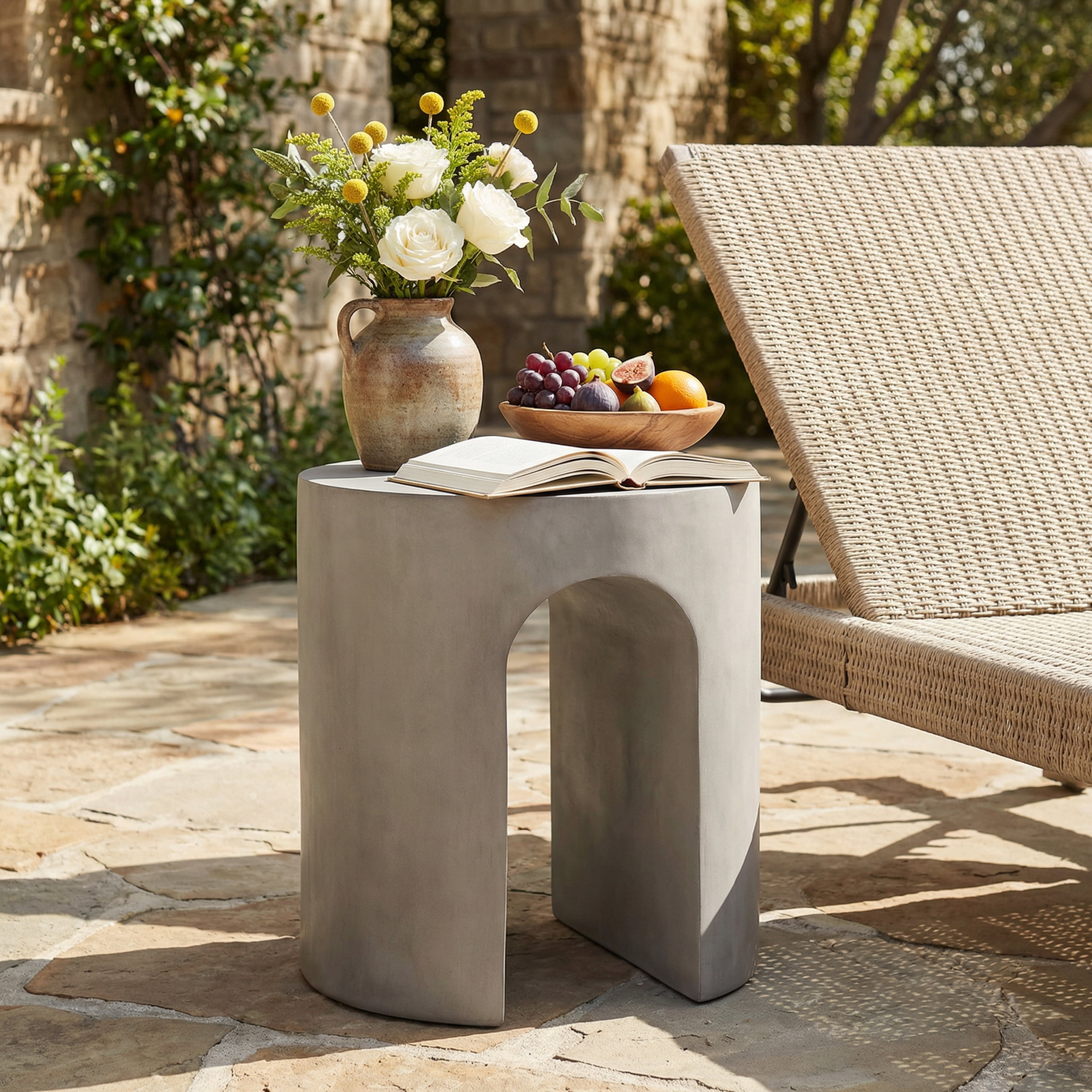 Outdoor Round U-Shape Base Side Table for Patio Balcony Garden, Light Gray