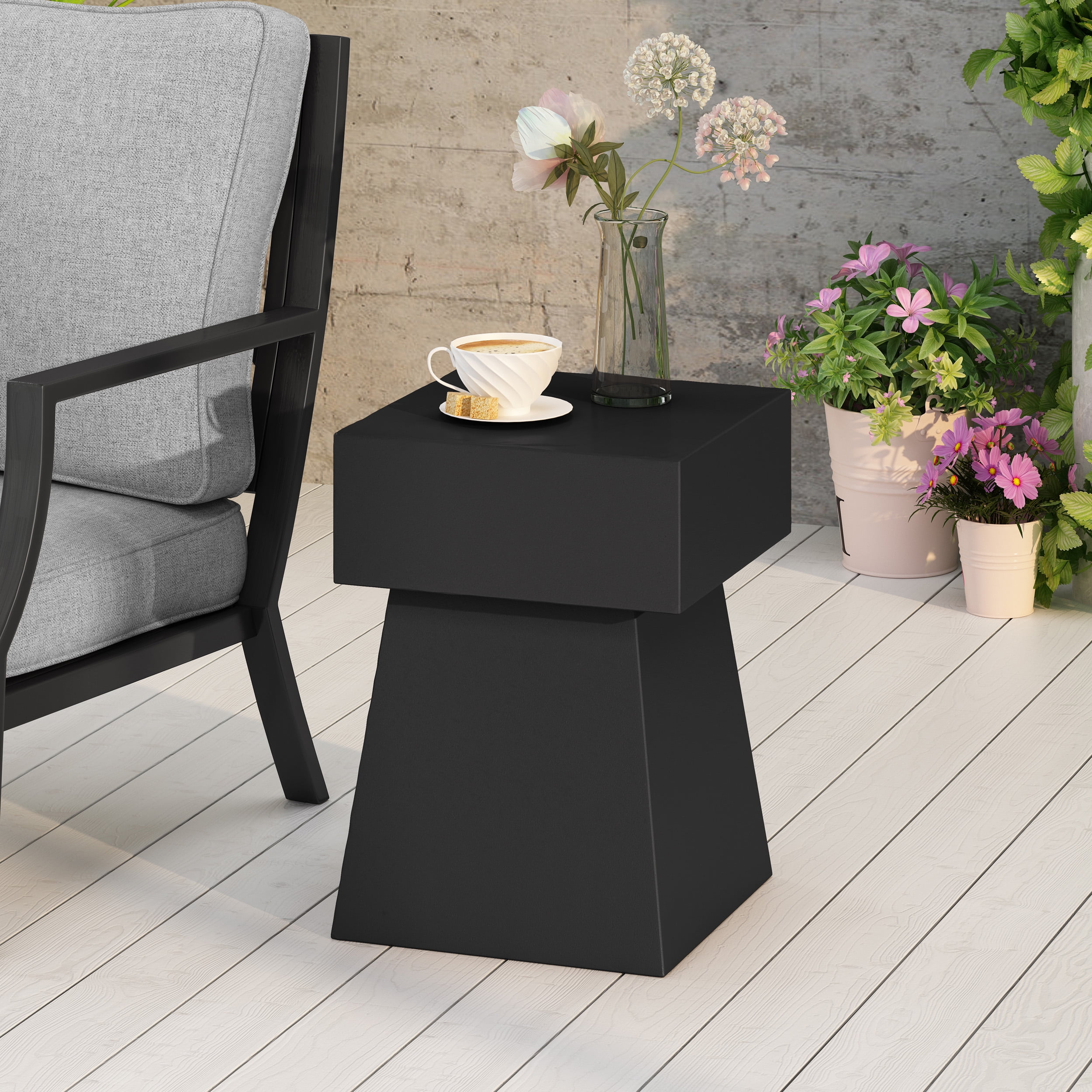 Outdoor Simple Craft Side Table, Concrete Leisure Accent Table for Patio Garden, Black