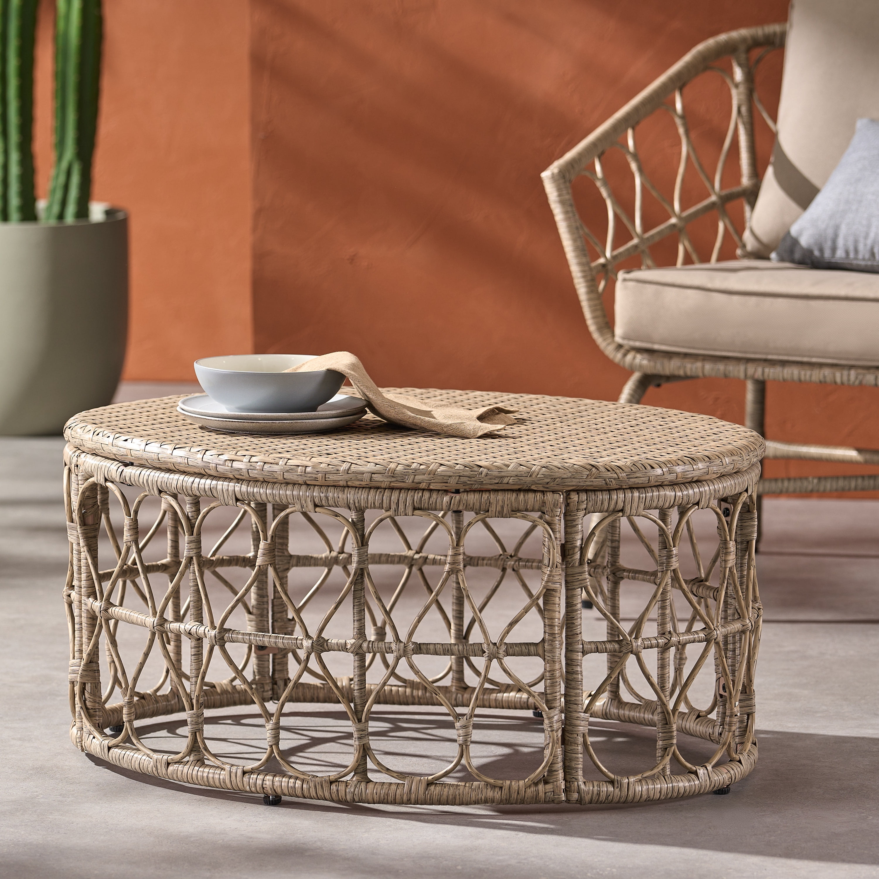 Outdoor Wicker Weave Coffee Table, Leisure Center Table for Patio Garden, Light Brown