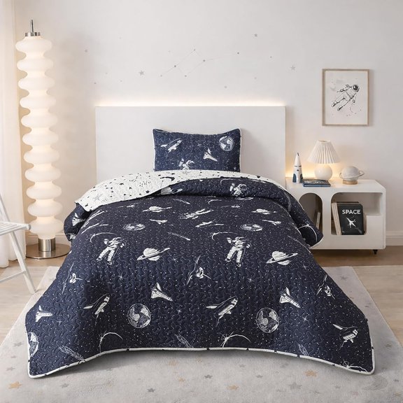 Outer Space Quilt Set – Queen and 2 Shams, Kids Space Bedding with Astronauts and Planets, Quilted Galaxy Comforter Set, Blue Planet Bedspread, Celestial Bedding for Boys, Galaxy Dreams