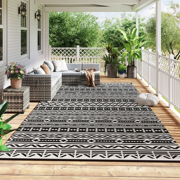 Outsunny Outdoor Patio Rug, Large Camping Carpet with Carrying Bag, 9' x 18' Waterproof Plastic Straw, Reversible, Black & White Geometric Wall
