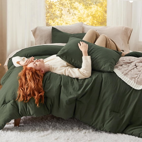 Oversized King Comforter Set in Dark Green 3-Piece Set with 120"x98" Comforter and Two 20"x36" Pillowcases
