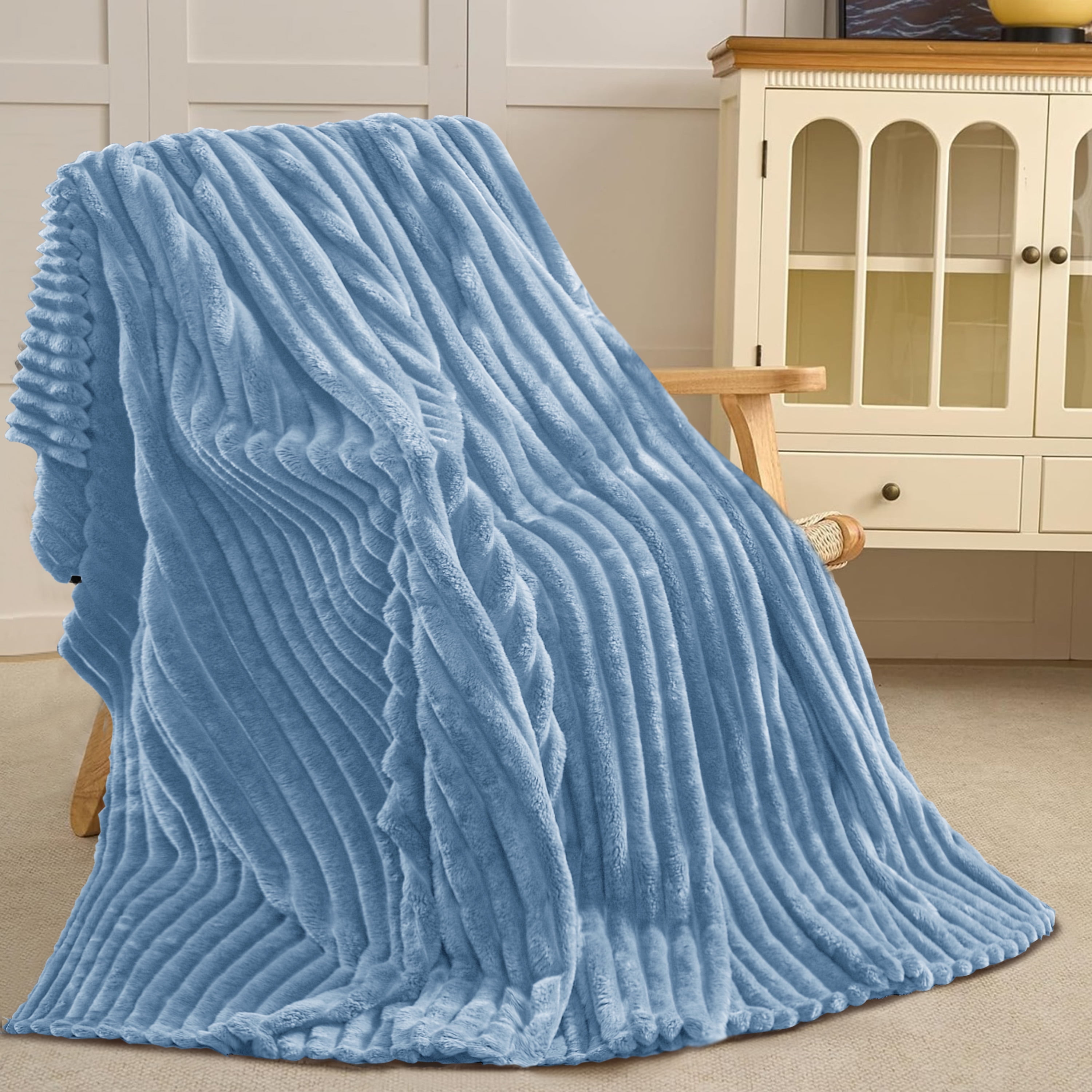 Oversized Queen Blanket for Bed (90”x100”), 400GSM Super Soft & Warm Fleece Throw Blankets for Bed, Couch, Sofa - 3D Ribbed Fluffy Lightweight Blanket All Season&nbsp;Use