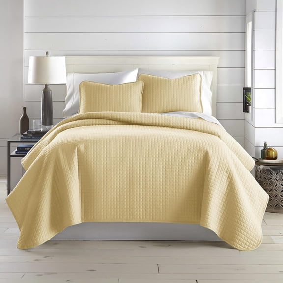 Southshore Fine Linens Vilano Reversible Oversized Quilt Set, 110 GSM Double Brushed Microfiber, 120 GSM Fill, Lightweight, 3 Piece, 1 Quilt and 2 Standard Shams, Gold, Full/Queen