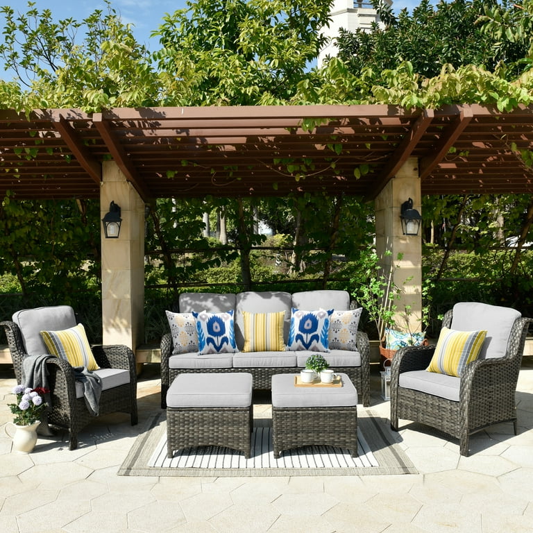 High back clearance outdoor sectional