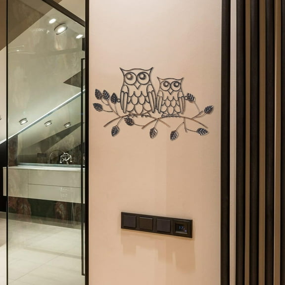 Owl Wall Hanging Outdoor Decor Hand-Painted Iron Craft for Garden, Courtyard, and Patio, Weather-Resistant Metal Owl Art for Exterior Wall Decoration