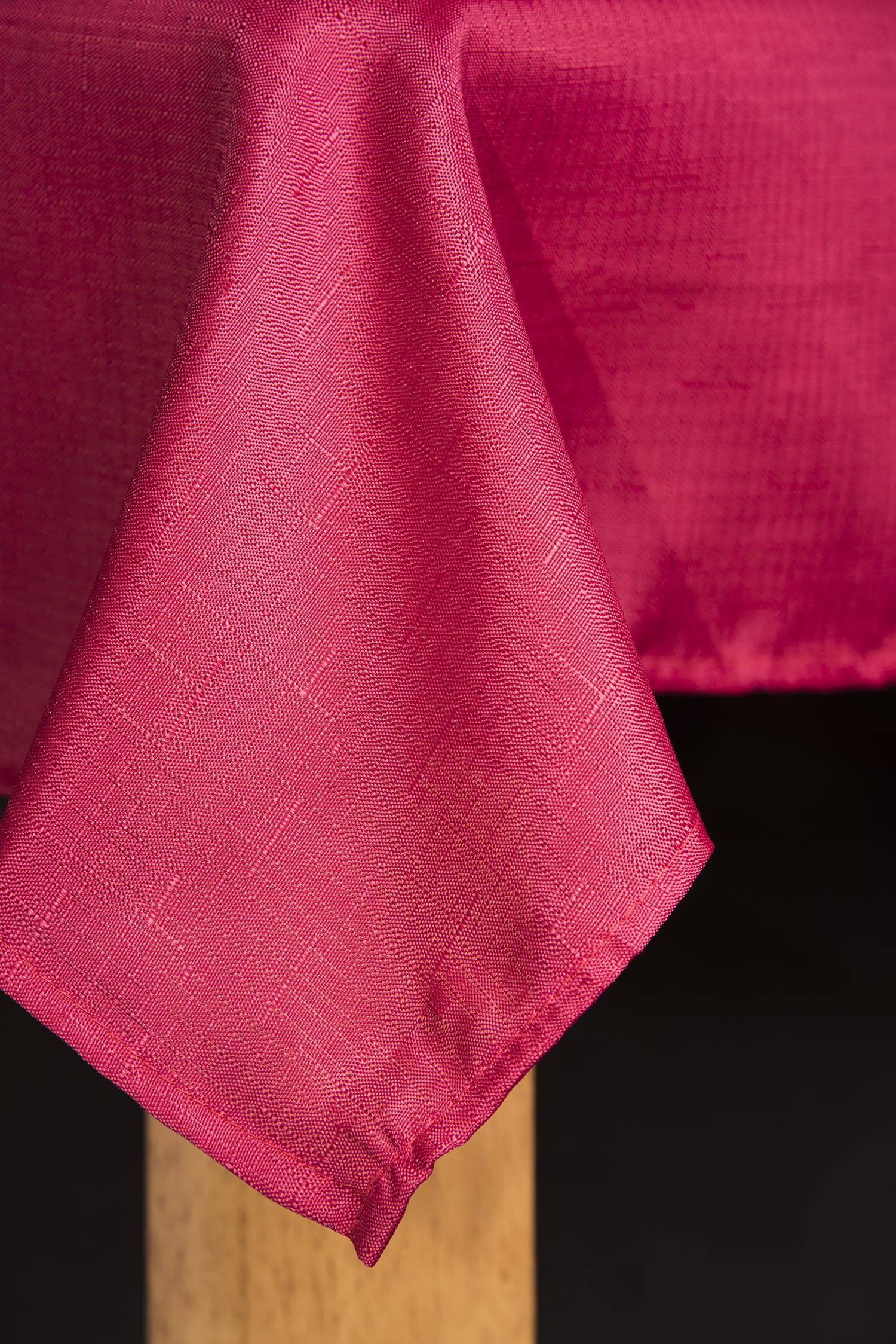 Oxford 60"x102" 100 Polyester Tablecloth in Holly Berry