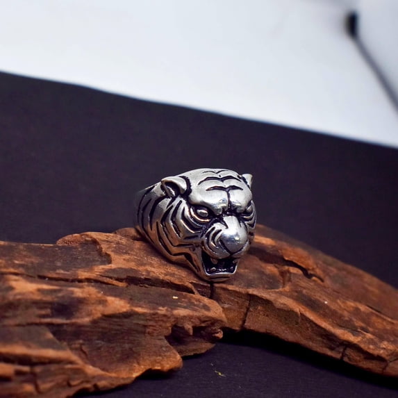 Oxidized Sterling Silver Lion Ring: Gothic Punk Statement Jewelry