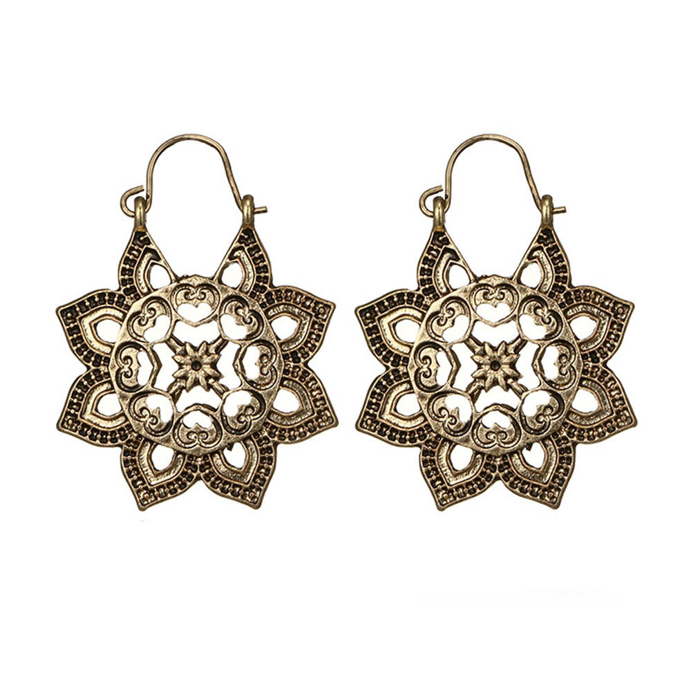 Aggregate more than 261 ethnic earrings for women