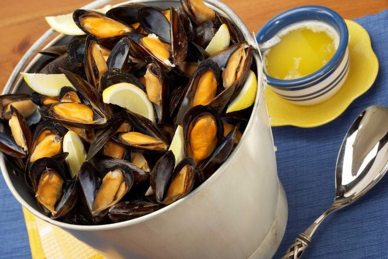 Oyster Bay Whole Cooked Mussel, 1 Pound 10 per case.